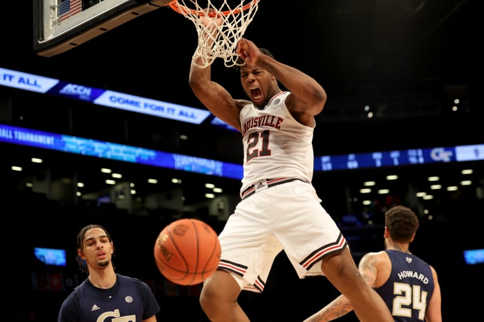 #21 Sydney Curry is a force down low